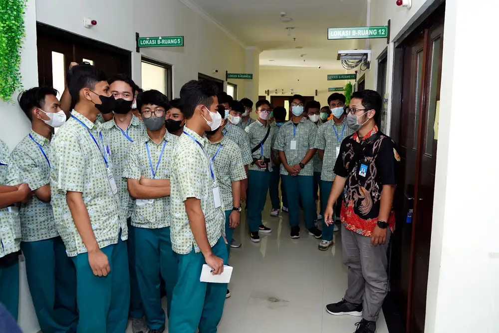 Medical Faculty of Sebelas Maret University | 60 High School Students ...