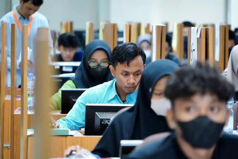 Fakultas Kedokteran UNS Plt Rektor UNS Tinjau Pelaksanaan UTBK SNBT